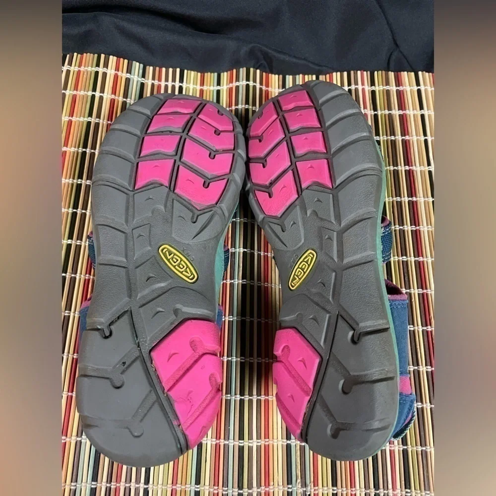 𝅺keen Clearwater CNS Sandals, waterproof, Women Size 5 - Picture 2 of 8
